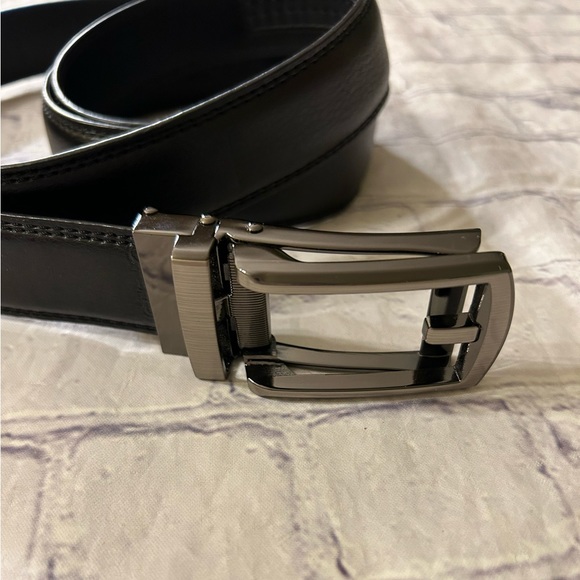 COMFORT CLICK MENS BLACK LEATHER WITH SIMULATED GRAIN COATING BELT SIZE 48 - Picture 2 of 11
